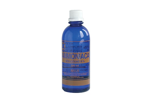Sella Ammoniaca Soluzione 9% Disinfettante 200 ml