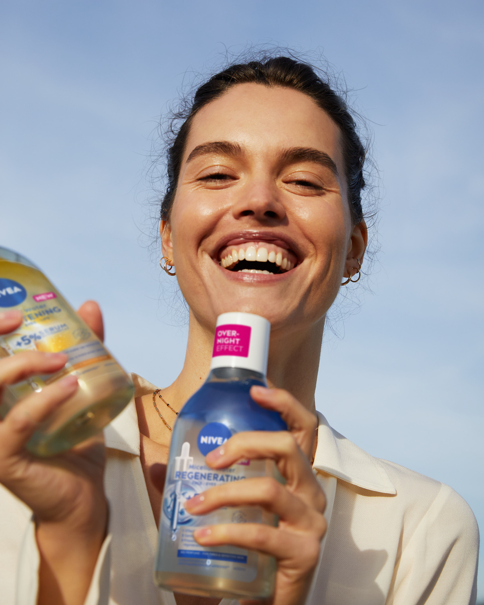 Nivea Acqua Micellare Rigenerante 400 ml, Struccante viso e occhi con 5% siero + Aminoacid Complex
