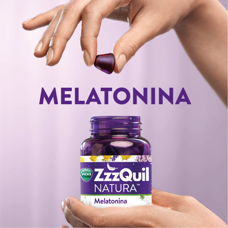 VICKS Integratore per il sonno ZzzQuil NATURA: 60 pastiglie gommose a base di melatonina con camomilla, valeriana e lavanda.