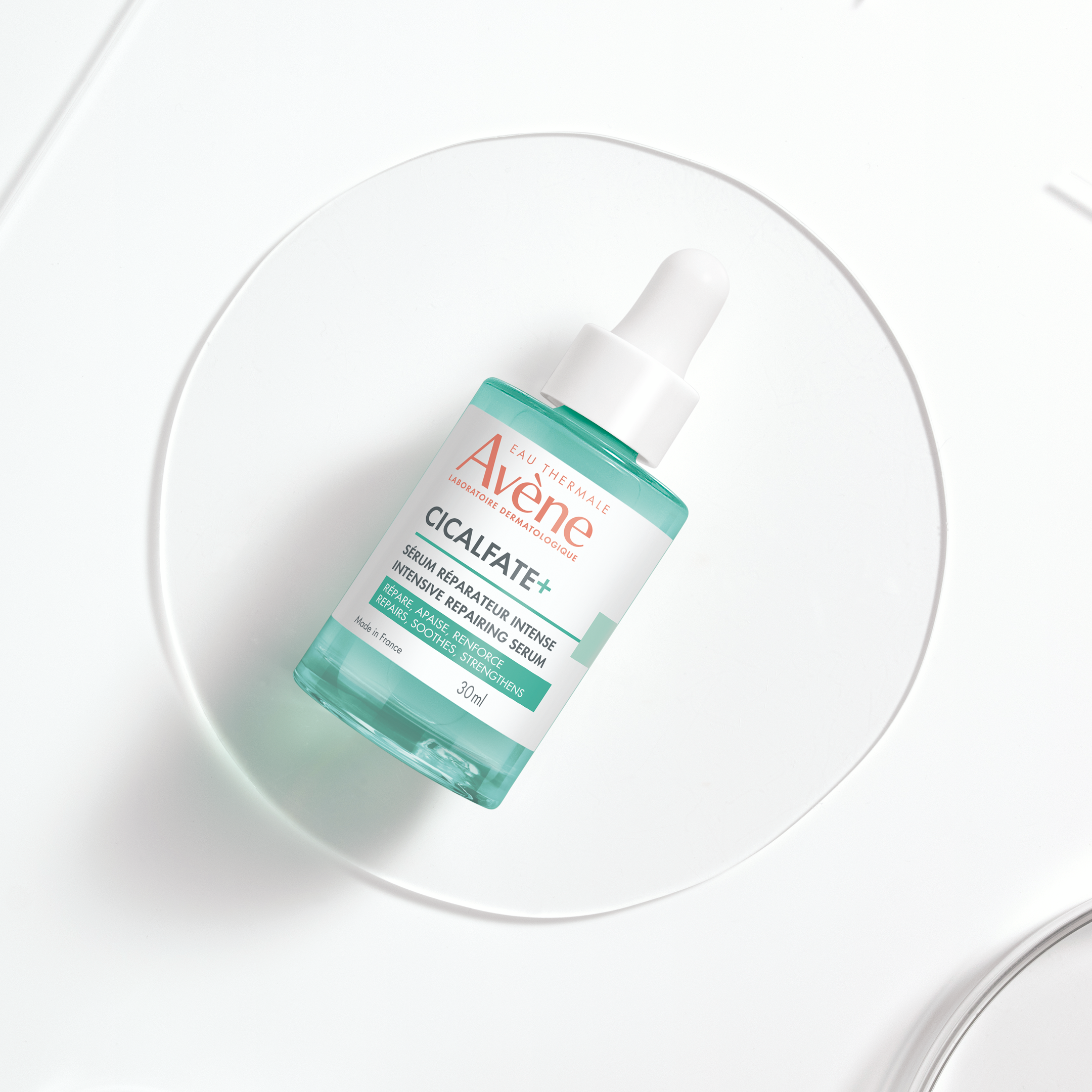 Eau Thermale Avène Cicalfate+ Siero riequilibrante intenso, ristruttura e rinforza la barriera cutanea, Pelle sensibile, con Acqua Termale, 30ml 