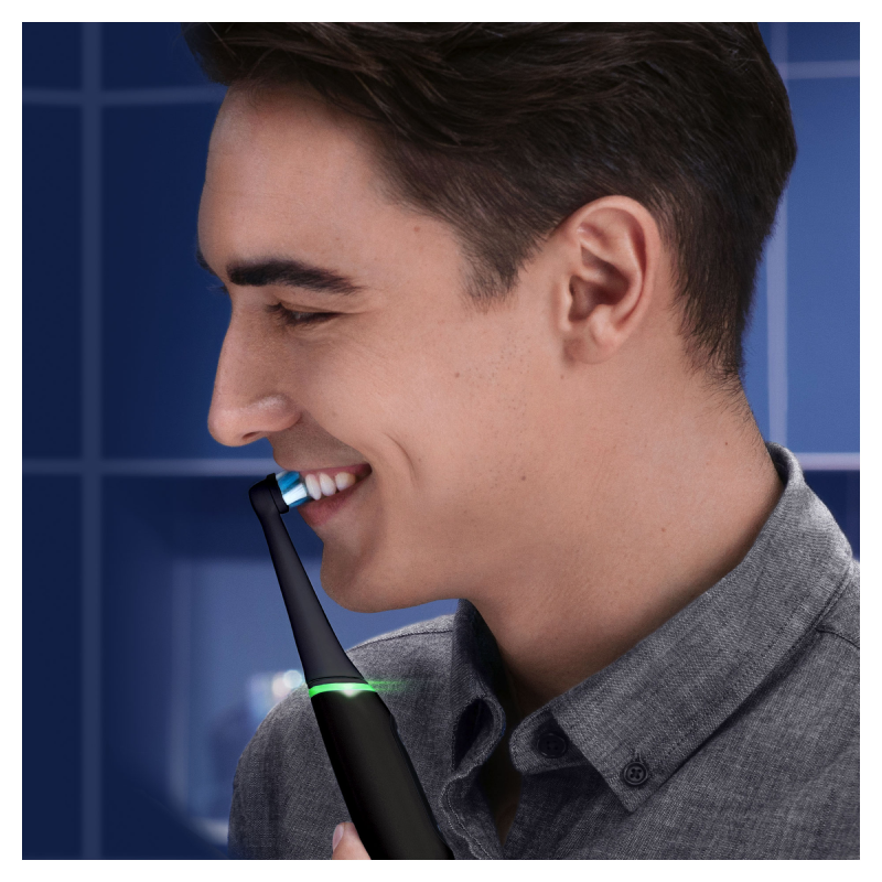 Oral-B iO - 6 - Spazzolino Elettrico Ricaricabile Nero Lava con Custodia da Viaggio