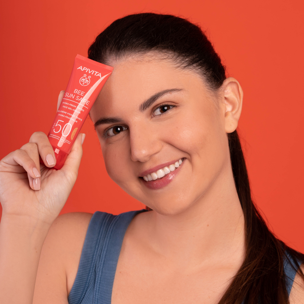 Apivita - Sun Bee Safe - Hydra Fresh SPF50 Crema-Gel Colorata Viso 50 ml