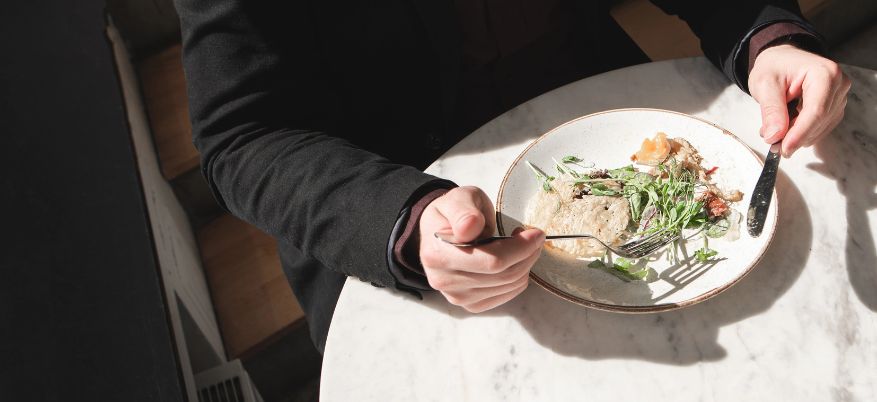 Cosa mangiare con la gastrite: alimenti consigliati e rimedi