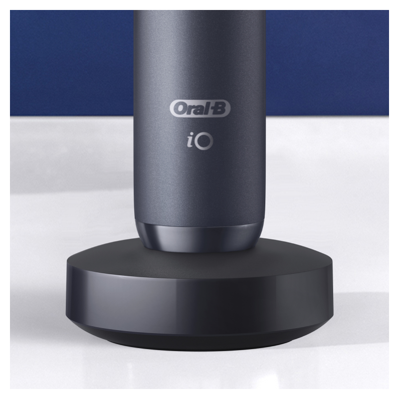 Oral-B iO - 8n - Spazzolino Elettrico Ricaricabile Nero con Tecnologia Magnetica Rivoluzionaria e Display a colori + Custodia da Viaggio Primium